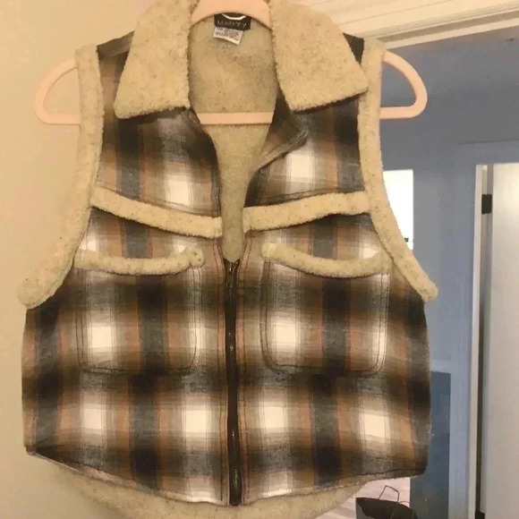 Unity plaid lined vest. - Picture 1 of 9